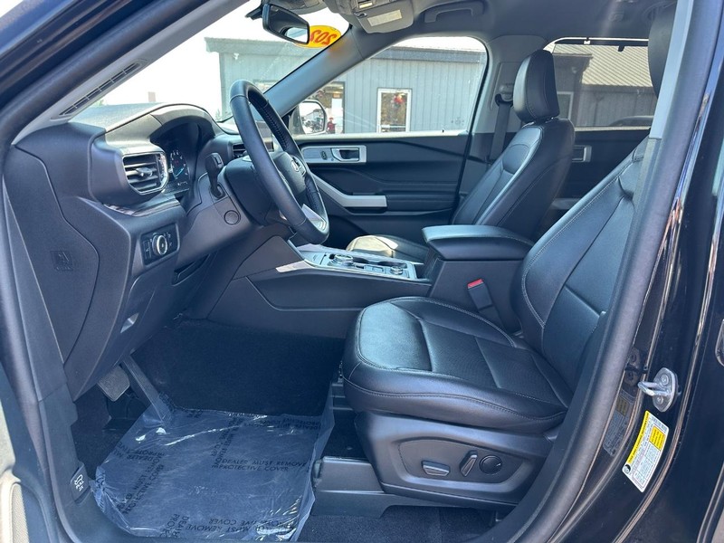 Ford Explorer Vehicle Image 08