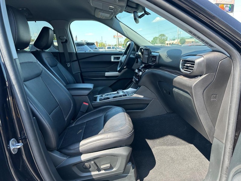 Ford Explorer Vehicle Image 09