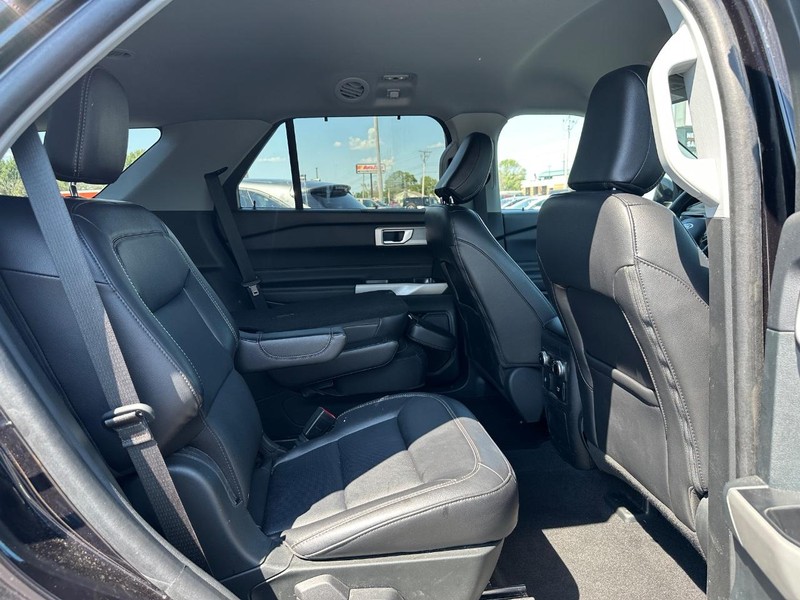 Ford Explorer Vehicle Image 11