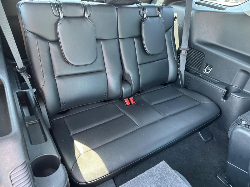 Ford Explorer Vehicle Image 12