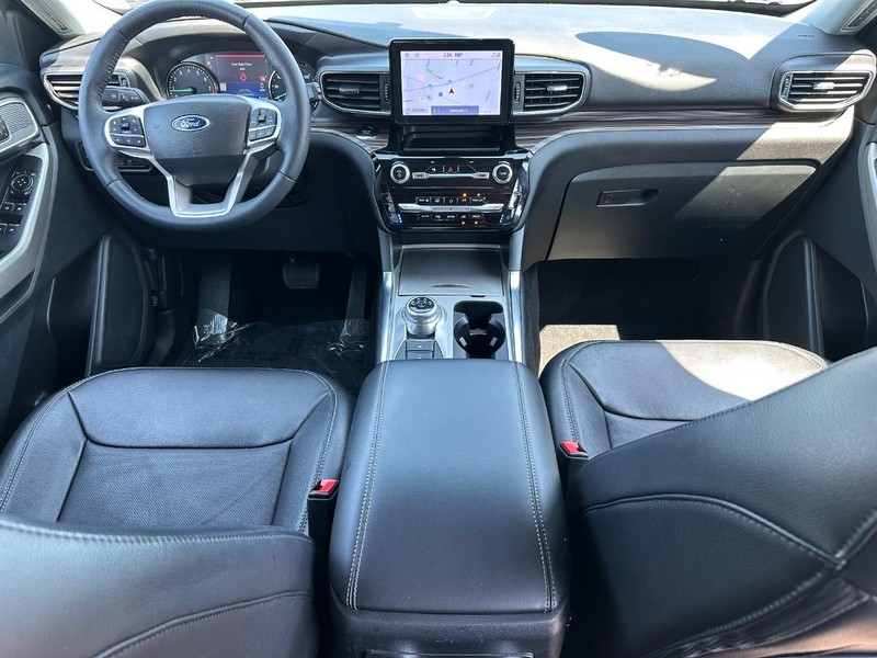 Ford Explorer Vehicle Image 14