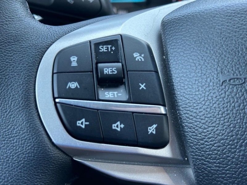 Ford Explorer Vehicle Image 16