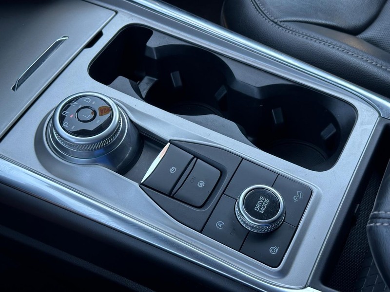 Ford Explorer Vehicle Image 23