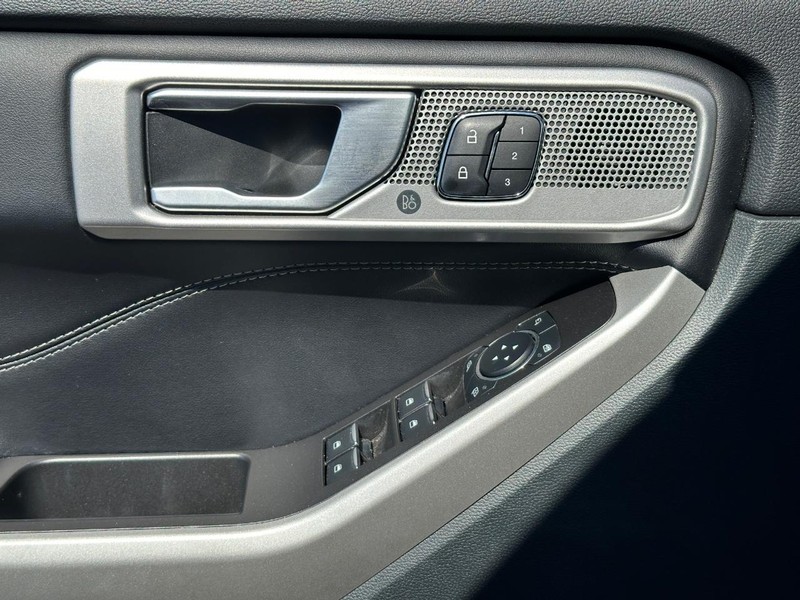 Ford Explorer Vehicle Image 27