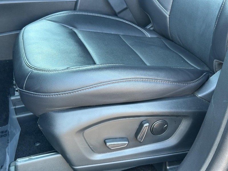 Ford Explorer Vehicle Image 28