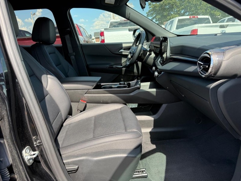 Chevrolet Equinox Vehicle Image 09