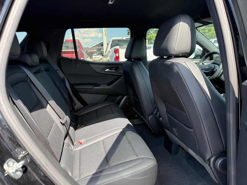 Chevrolet Equinox Vehicle Image 11