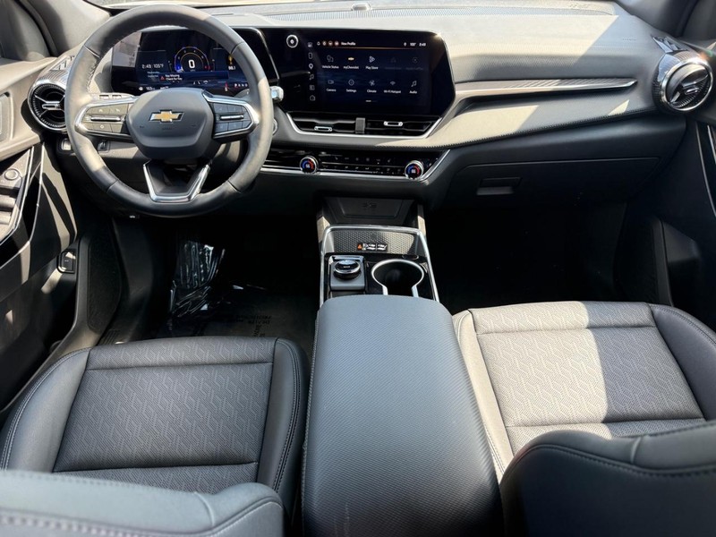 Chevrolet Equinox Vehicle Image 12