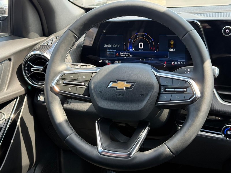 Chevrolet Equinox Vehicle Image 13