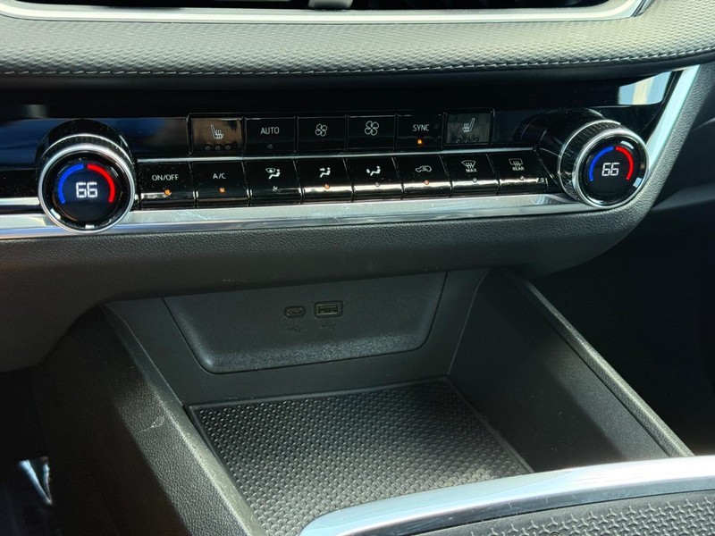 Chevrolet Equinox Vehicle Image 18