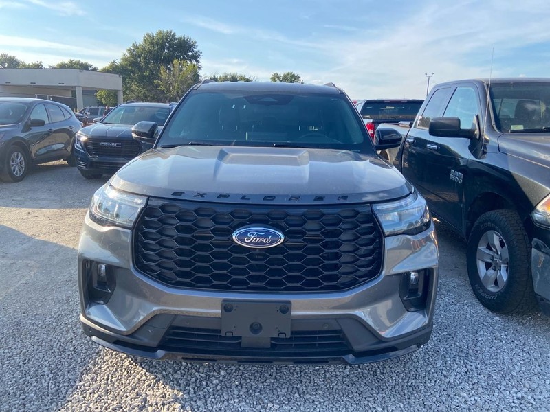 Ford Explorer Vehicle Image 02
