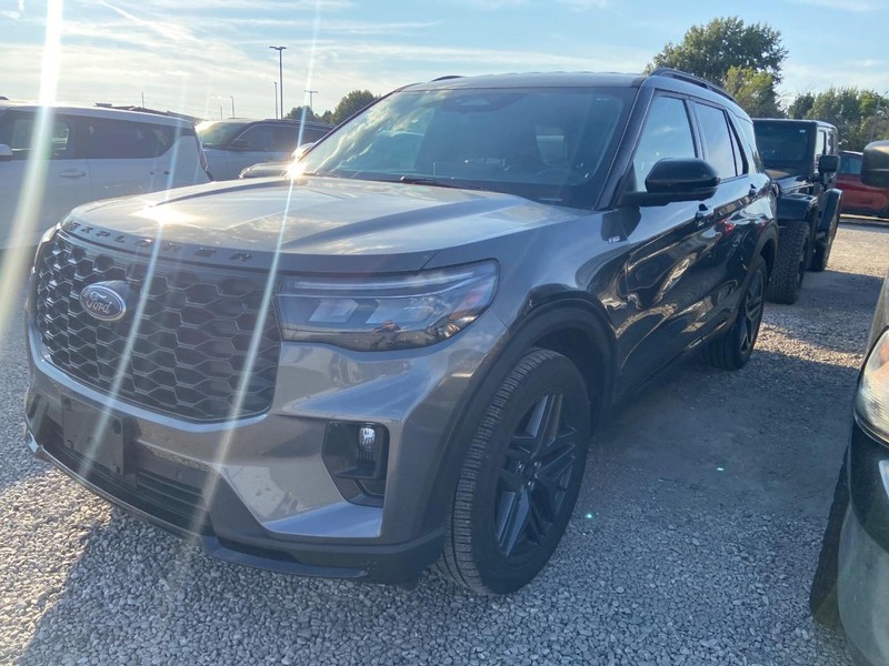 Ford Explorer Vehicle Image 03