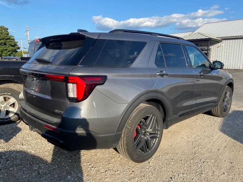 Ford Explorer Vehicle Image 05