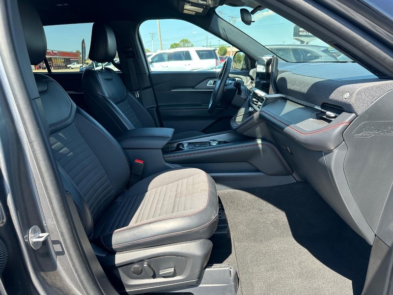 Ford Explorer Vehicle Image 09
