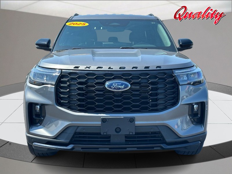 Ford Explorer Vehicle Image 10