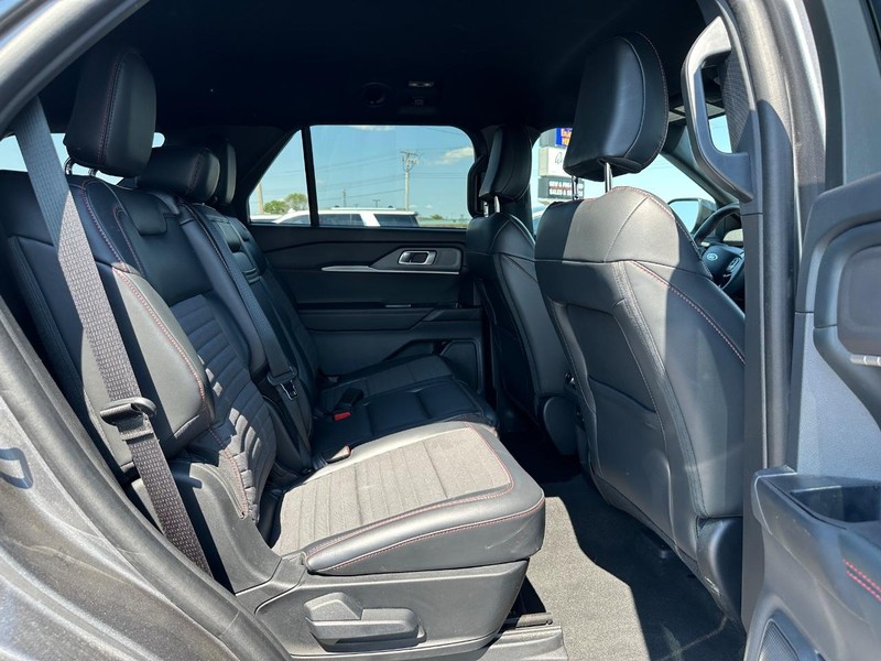 Ford Explorer Vehicle Image 13