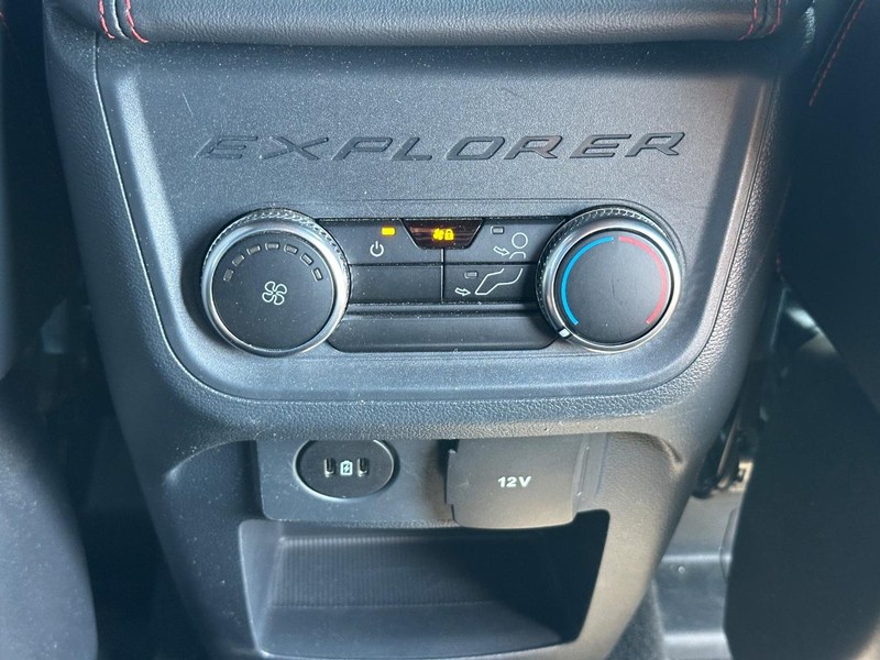 Ford Explorer Vehicle Image 14
