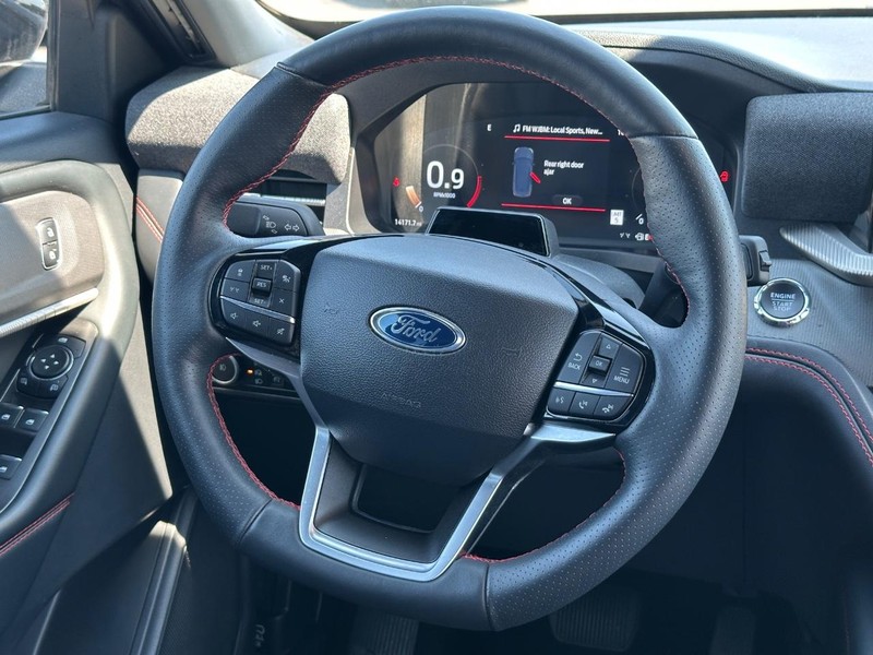 Ford Explorer Vehicle Image 16