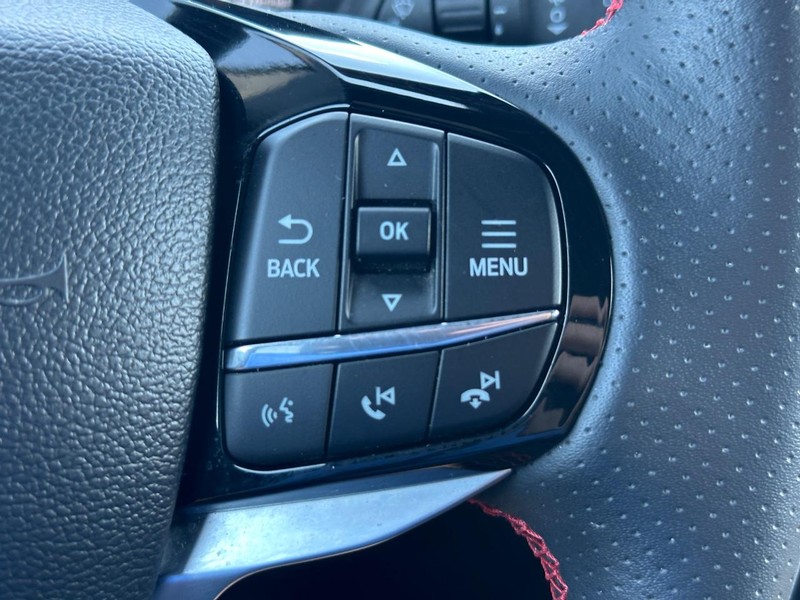 Ford Explorer Vehicle Image 18