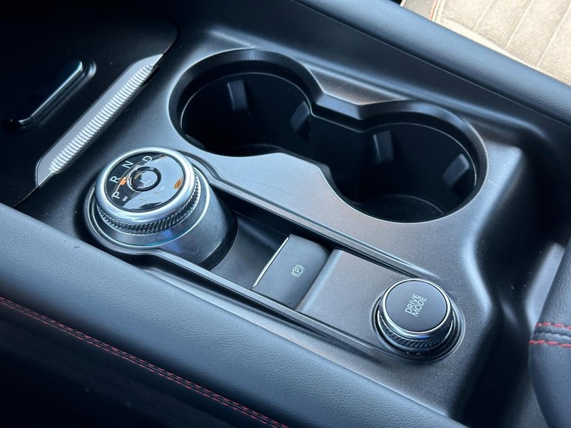 Ford Explorer Vehicle Image 23