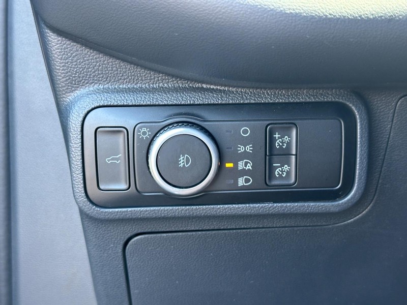 Ford Explorer Vehicle Image 26