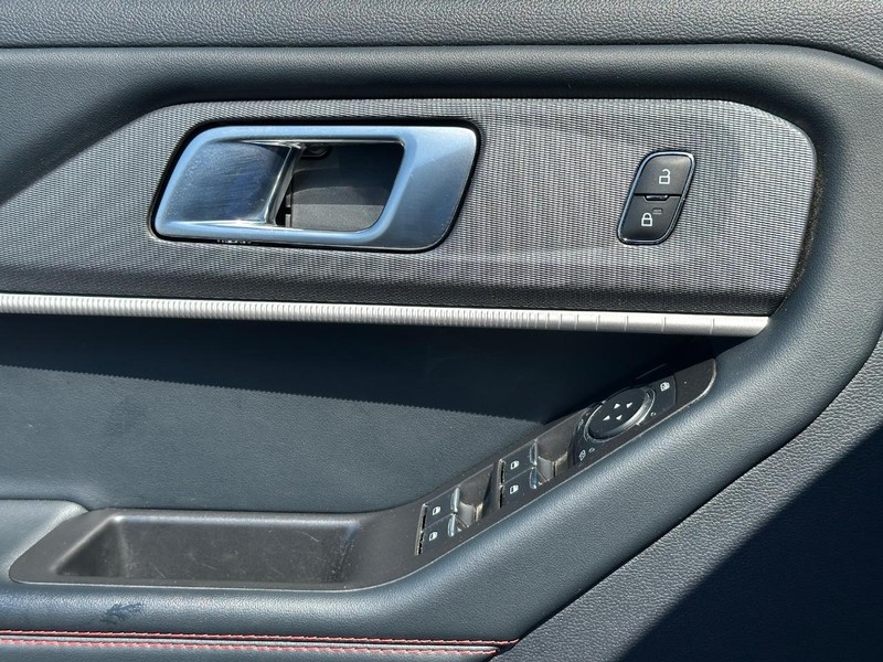 Ford Explorer Vehicle Image 27