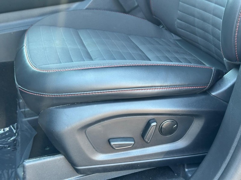 Ford Explorer Vehicle Image 28