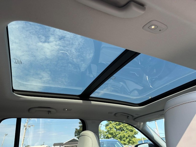 Jeep Grand Cherokee Vehicle Image 12