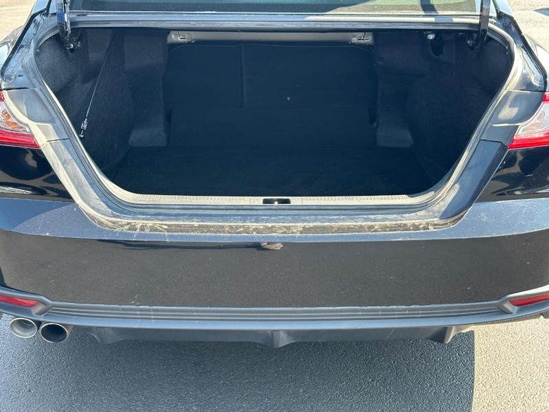 Toyota Camry Vehicle Image 06