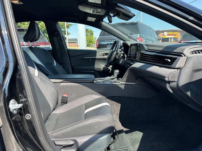 Toyota Camry Vehicle Image 09