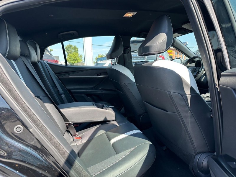 Toyota Camry Vehicle Image 11