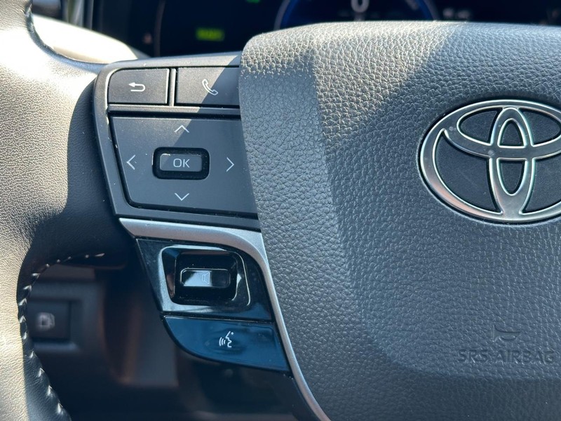 Toyota Camry Vehicle Image 14