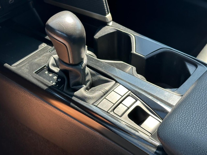Toyota Camry Vehicle Image 21