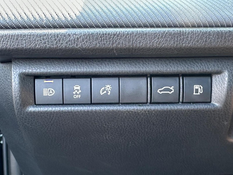 Toyota Camry Vehicle Image 24