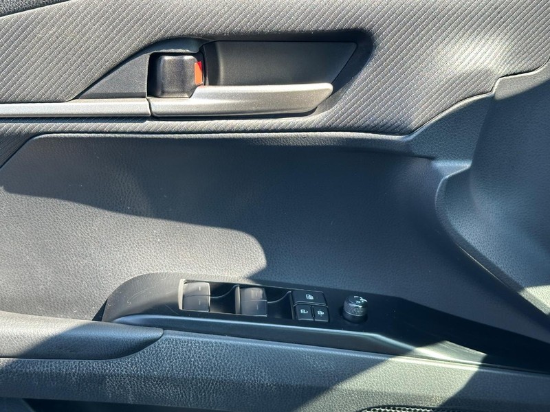 Toyota Camry Vehicle Image 25