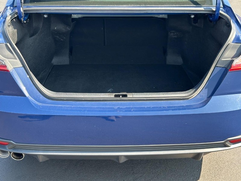 Toyota Camry Vehicle Image 06