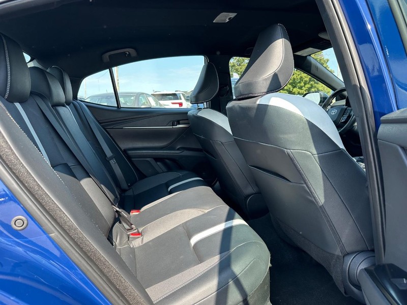 Toyota Camry Vehicle Image 11