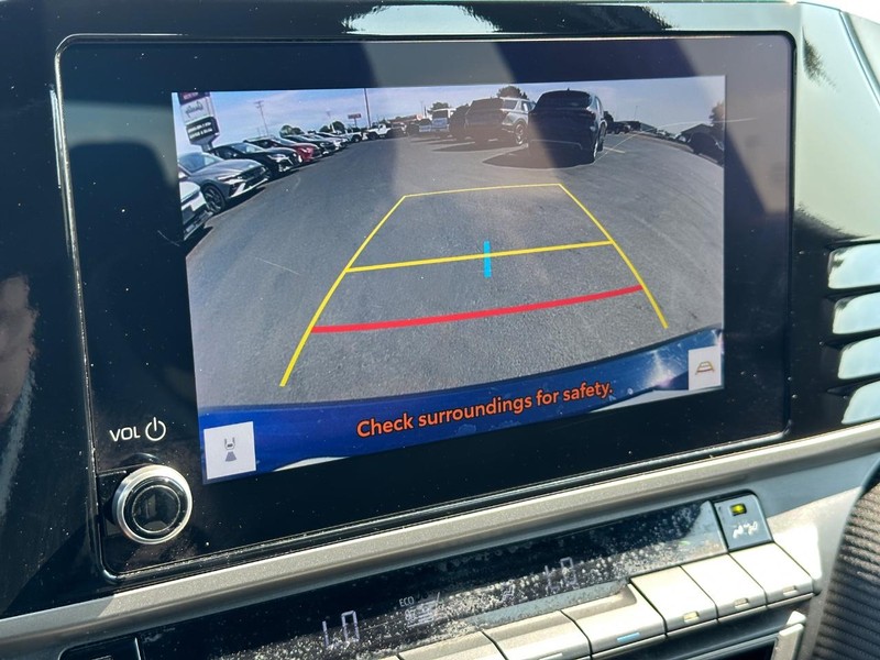 Toyota Camry Vehicle Image 18