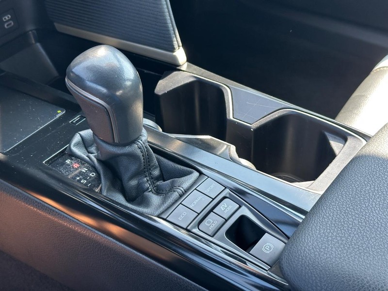 Toyota Camry Vehicle Image 21