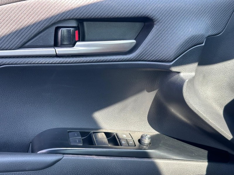 Toyota Camry Vehicle Image 24