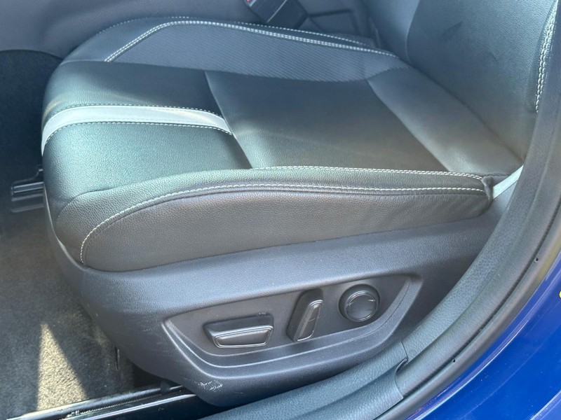 Toyota Camry Vehicle Image 25