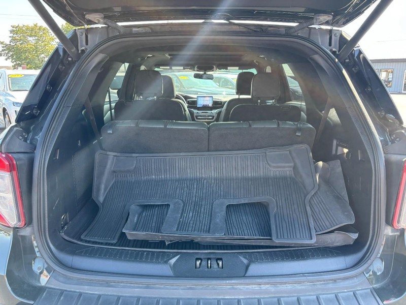 Ford Explorer Vehicle Image 06