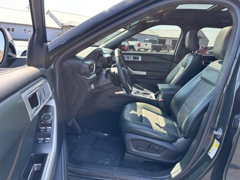 Ford Explorer Vehicle Image 08