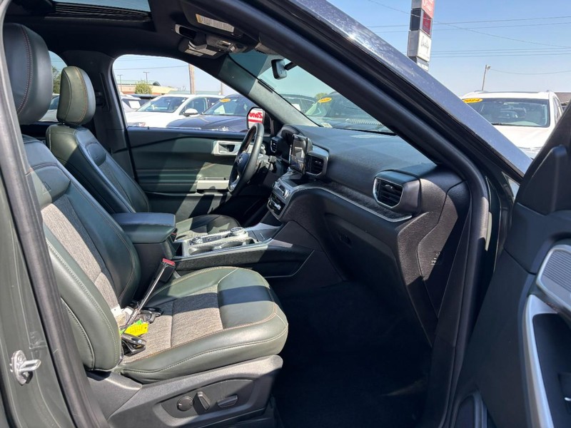 Ford Explorer Vehicle Image 11