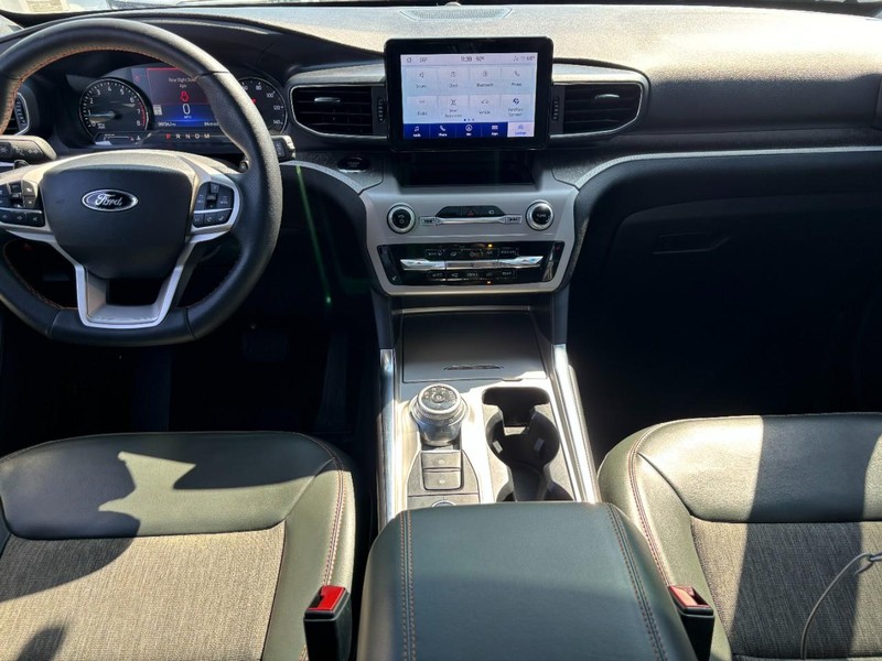 Ford Explorer Vehicle Image 13