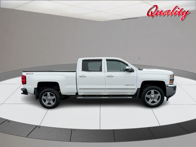 Chevrolet Silverado 2500HD Built After Aug 14 Vehicle Image 02