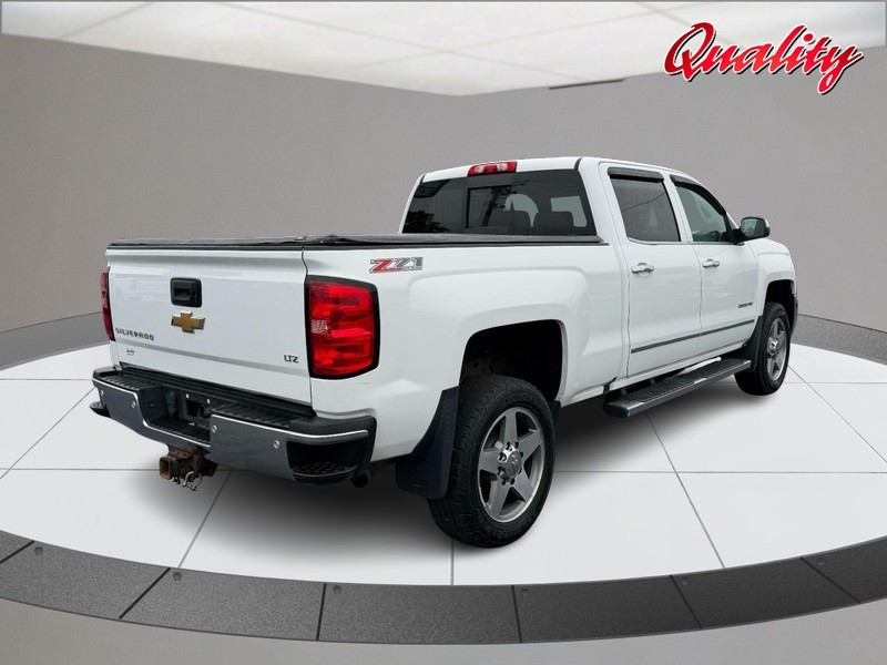 Chevrolet Silverado 2500HD Built After Aug 14 Vehicle Image 03