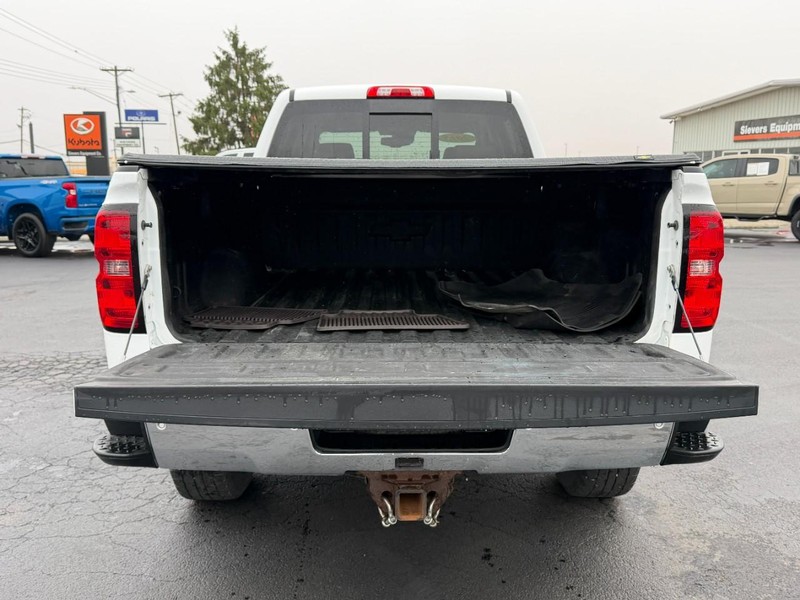 Chevrolet Silverado 2500HD Built After Aug 14 Vehicle Image 06