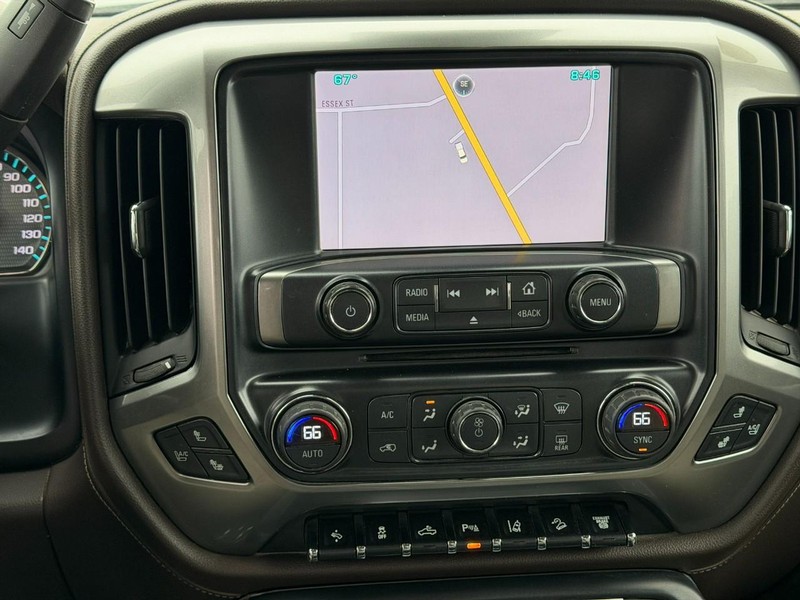 Chevrolet Silverado 2500HD Built After Aug 14 Vehicle Image 12