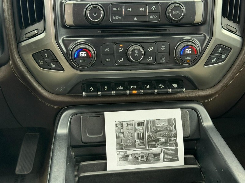 Chevrolet Silverado 2500HD Built After Aug 14 Vehicle Image 13